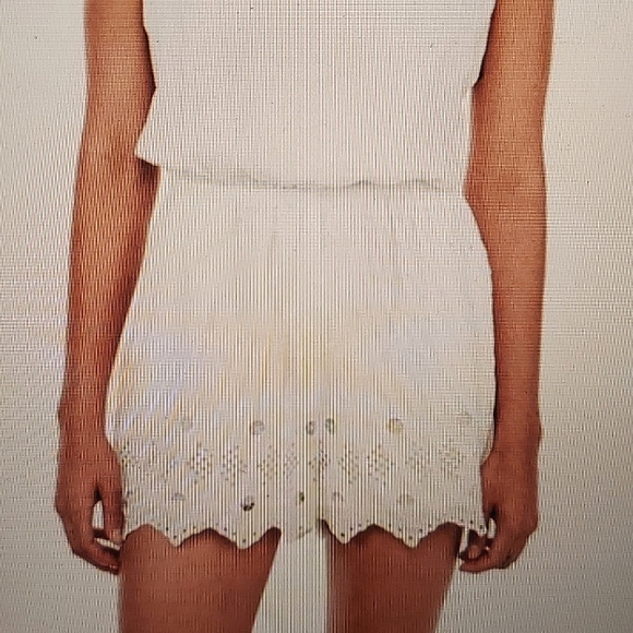 EXPRESS WHITE EYELET COTTON ROMPER, SIZE MEDIUM - Picture 9 of 11